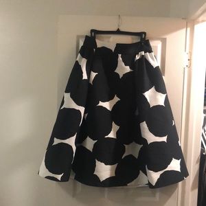 Selling a brand new never worn Kate Spade skirt.